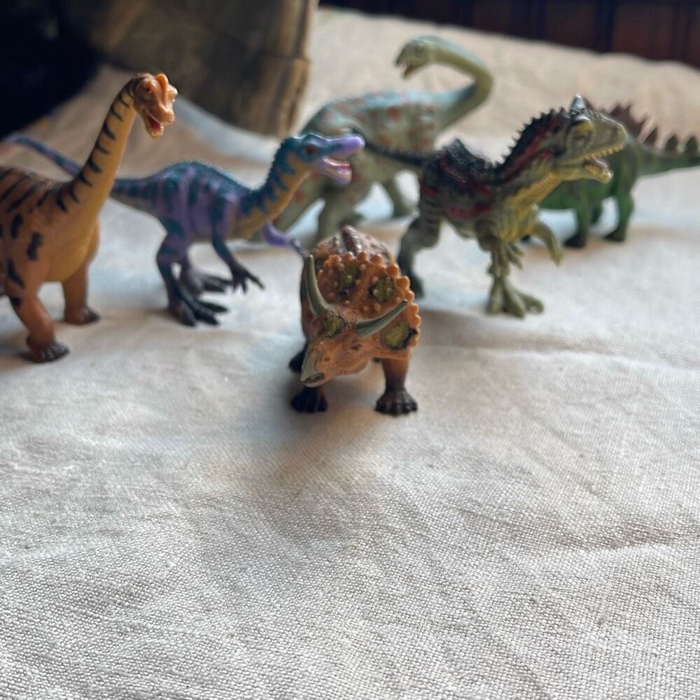 Lot of 6 1993 Kenner Jurassic Park Series small plastic dinosaurs